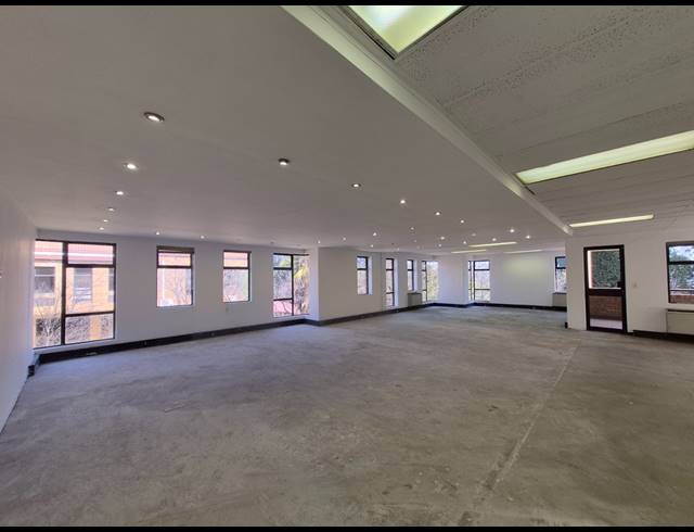182M² OFFICE TO LET IN KRAMERVILLE